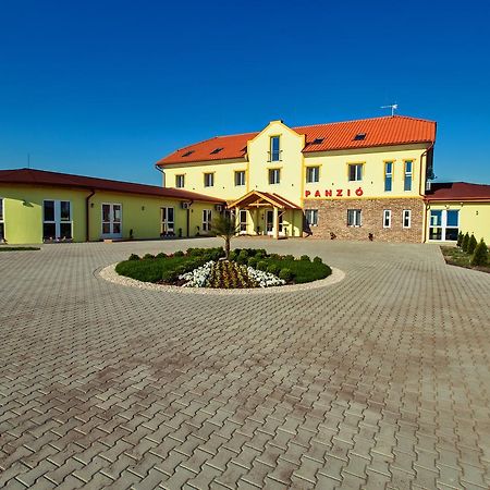 Kentaur Lovaspanzio Hódmezővásárhely エクステリア 写真